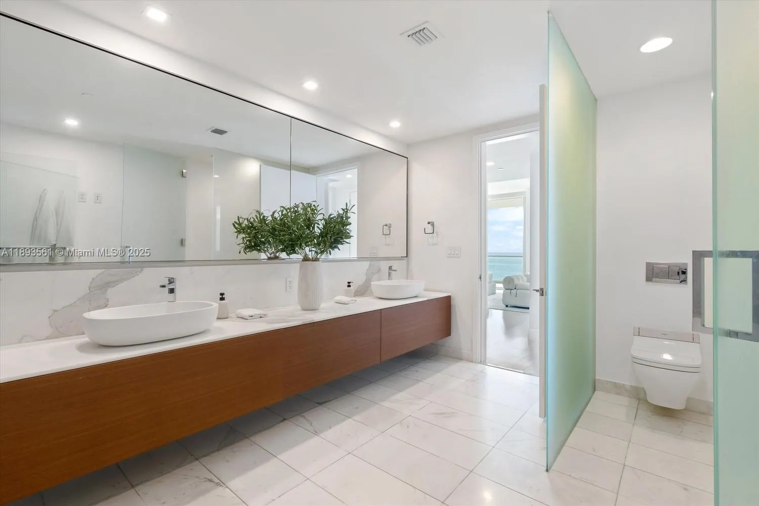 10203 Collins Ave, #1502