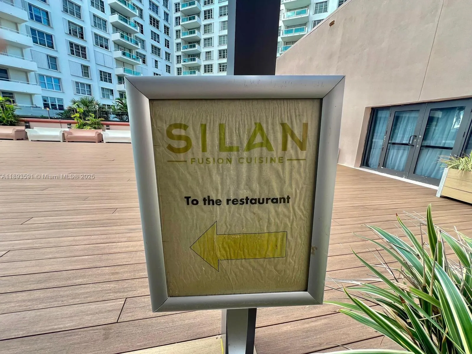 5225 Collins Ave, #517