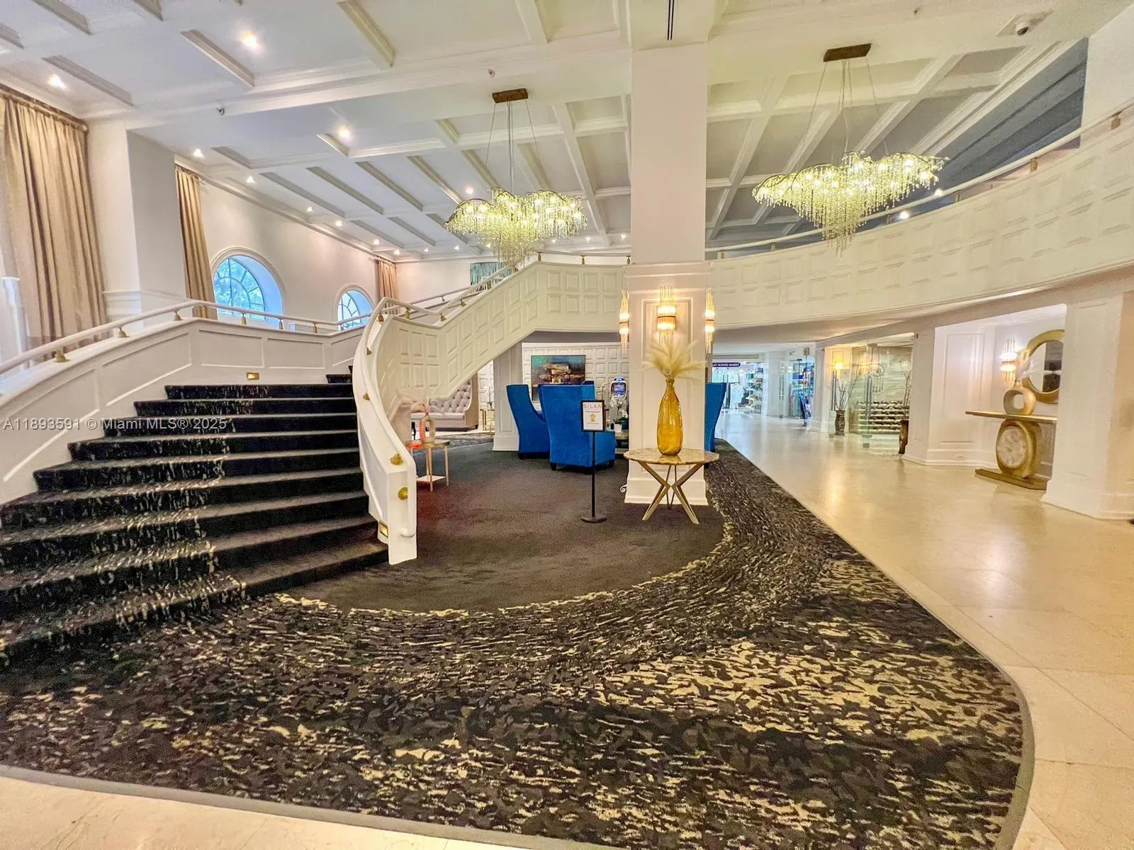 5225 Collins Ave, #517