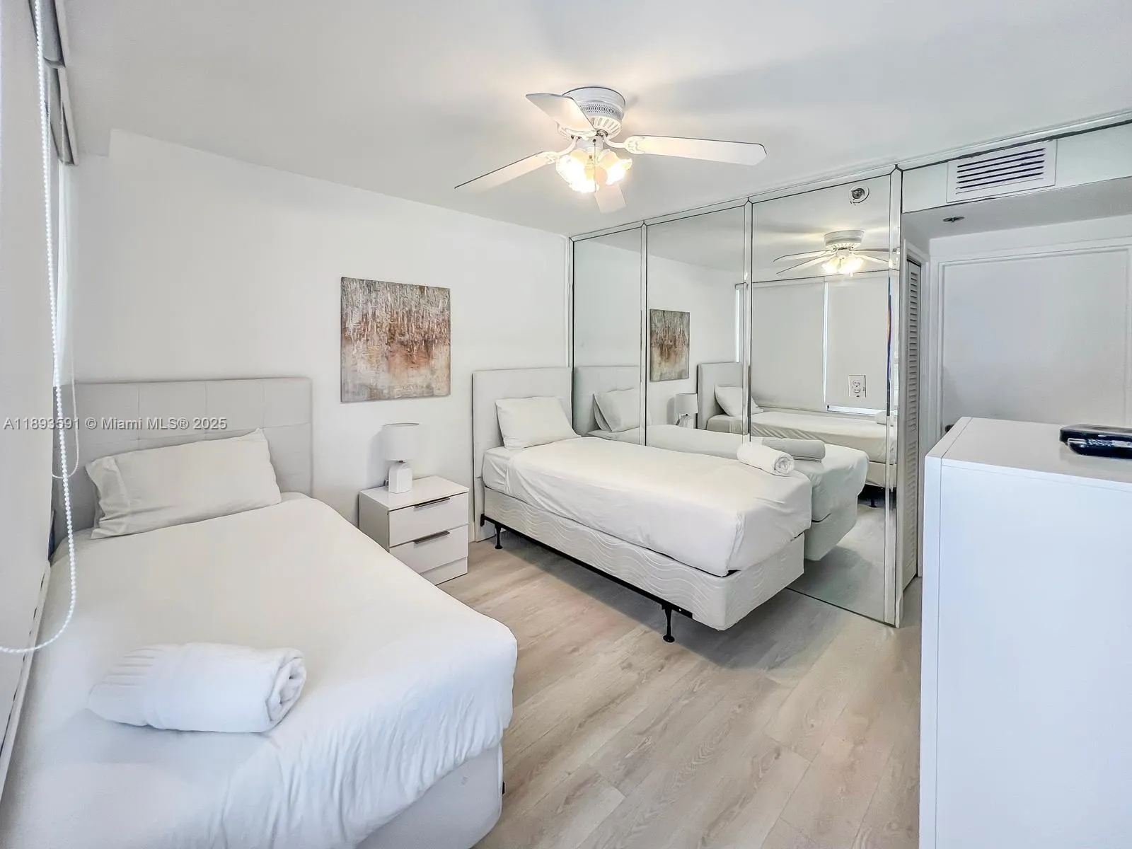 5225 Collins Ave, #517