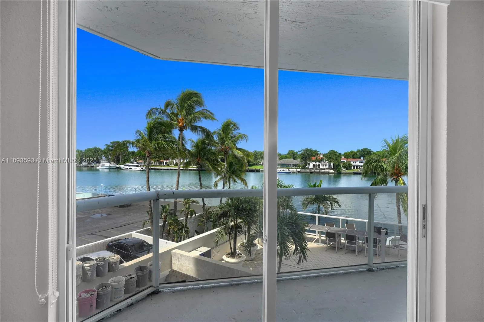 5880 Collins Ave, #403