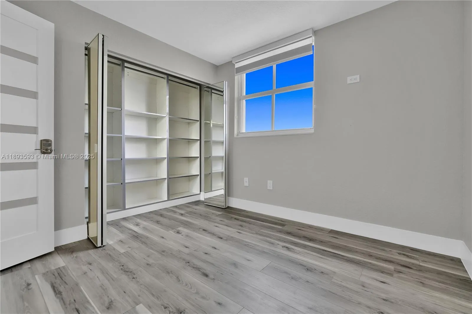5880 Collins Ave, #403