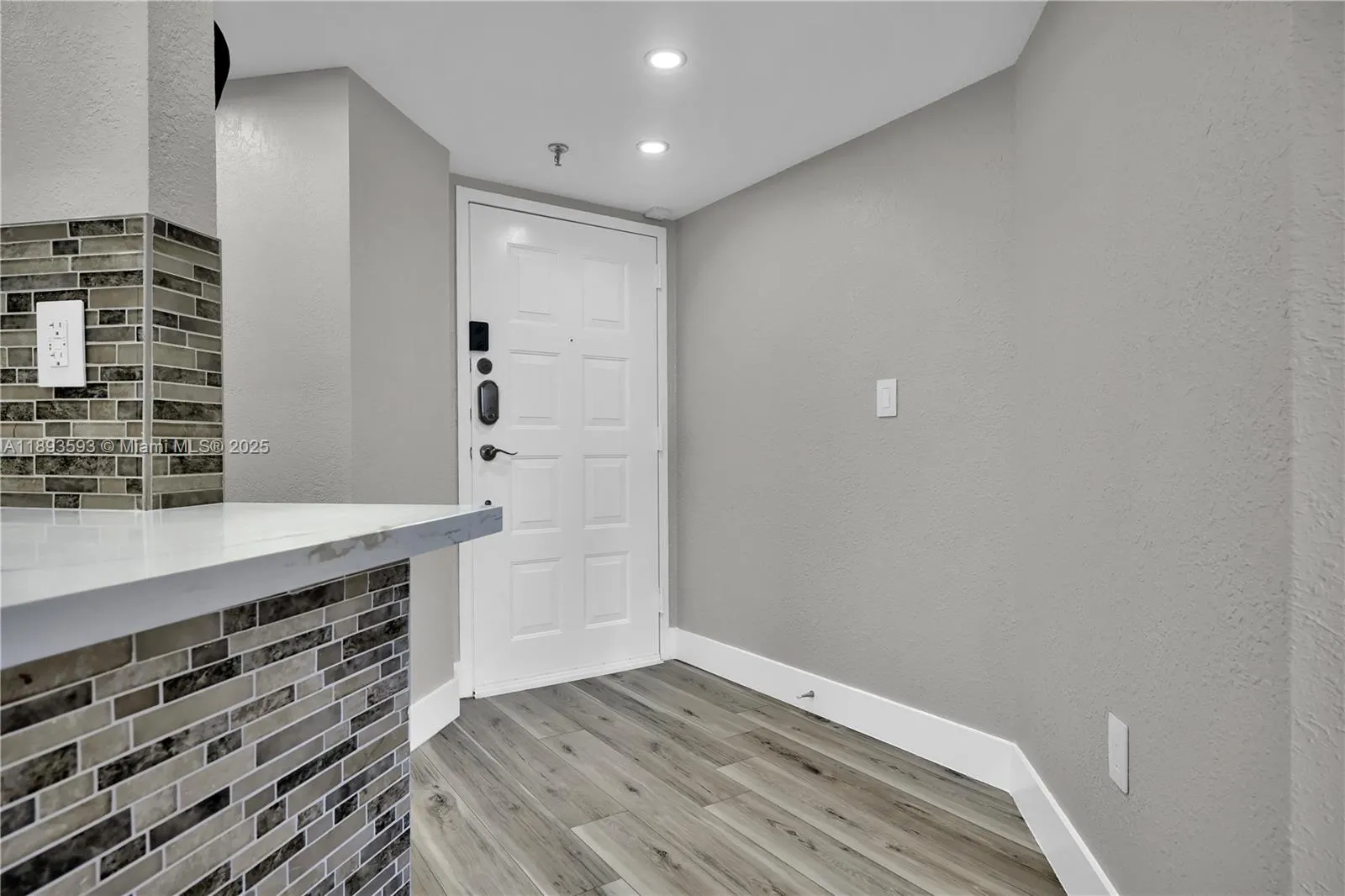 5880 Collins Ave, #403