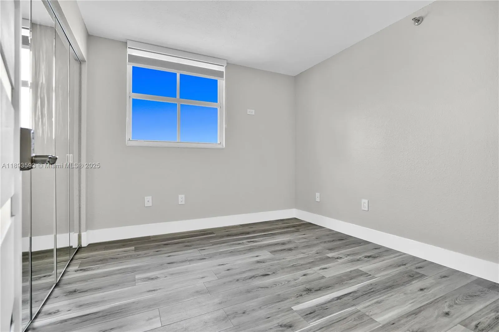 5880 Collins Ave, #403