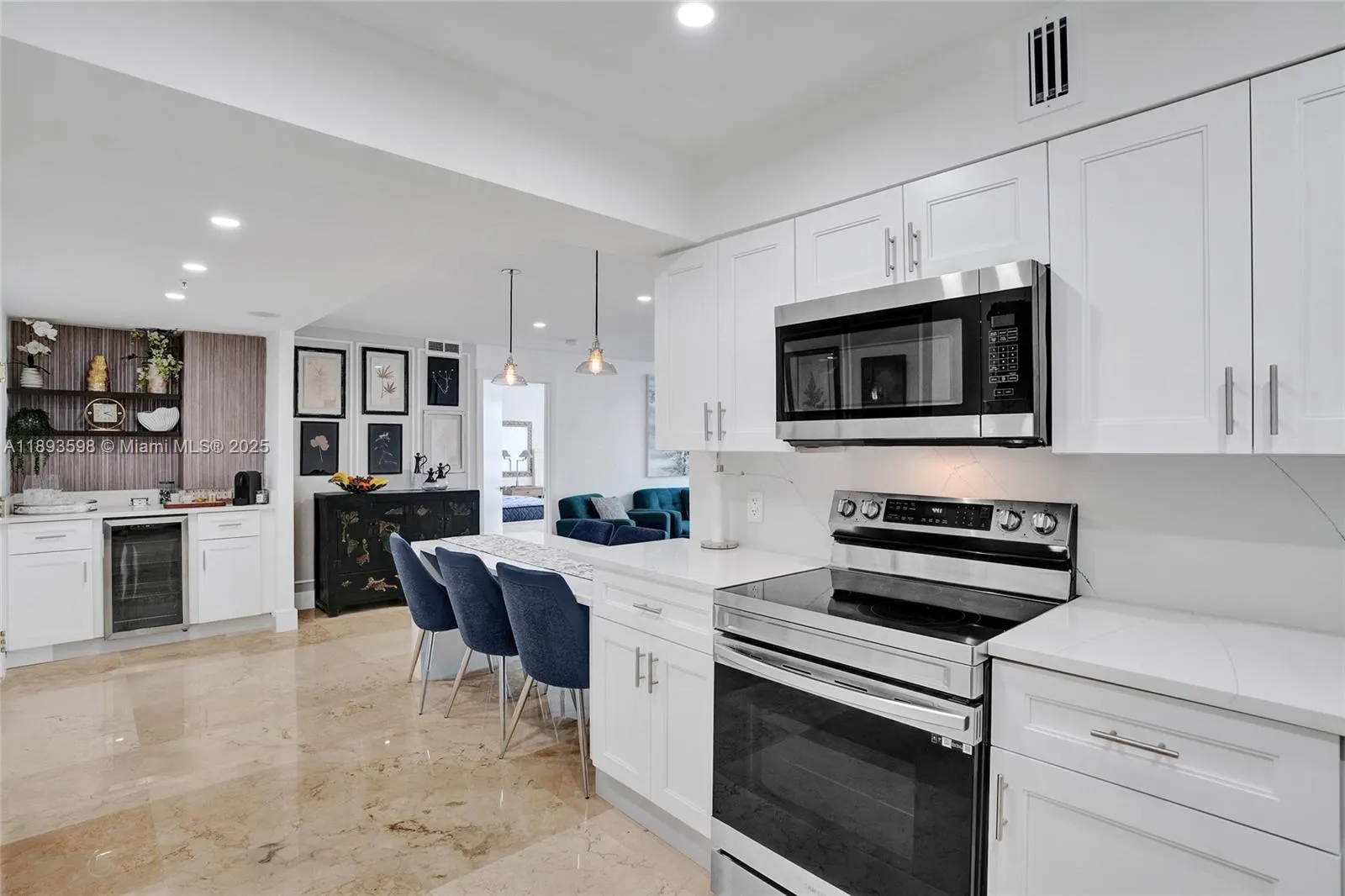 5225 Collins Ave, #1411