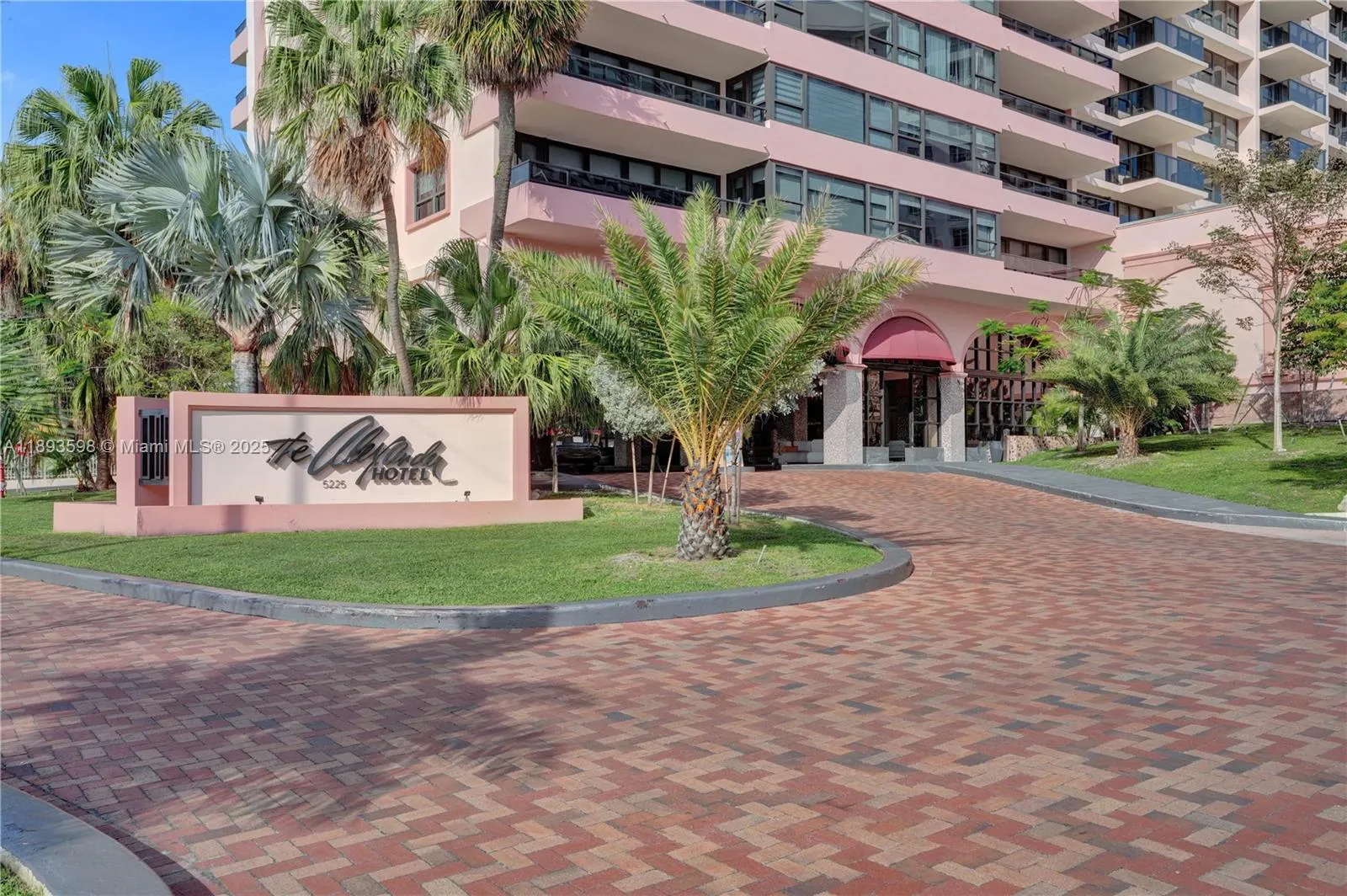 5225 Collins Ave, #1411