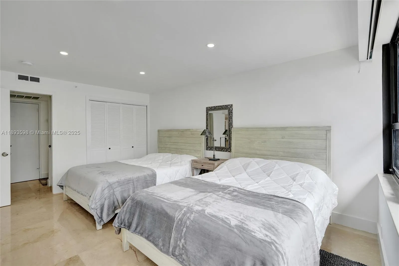 5225 Collins Ave, #1411