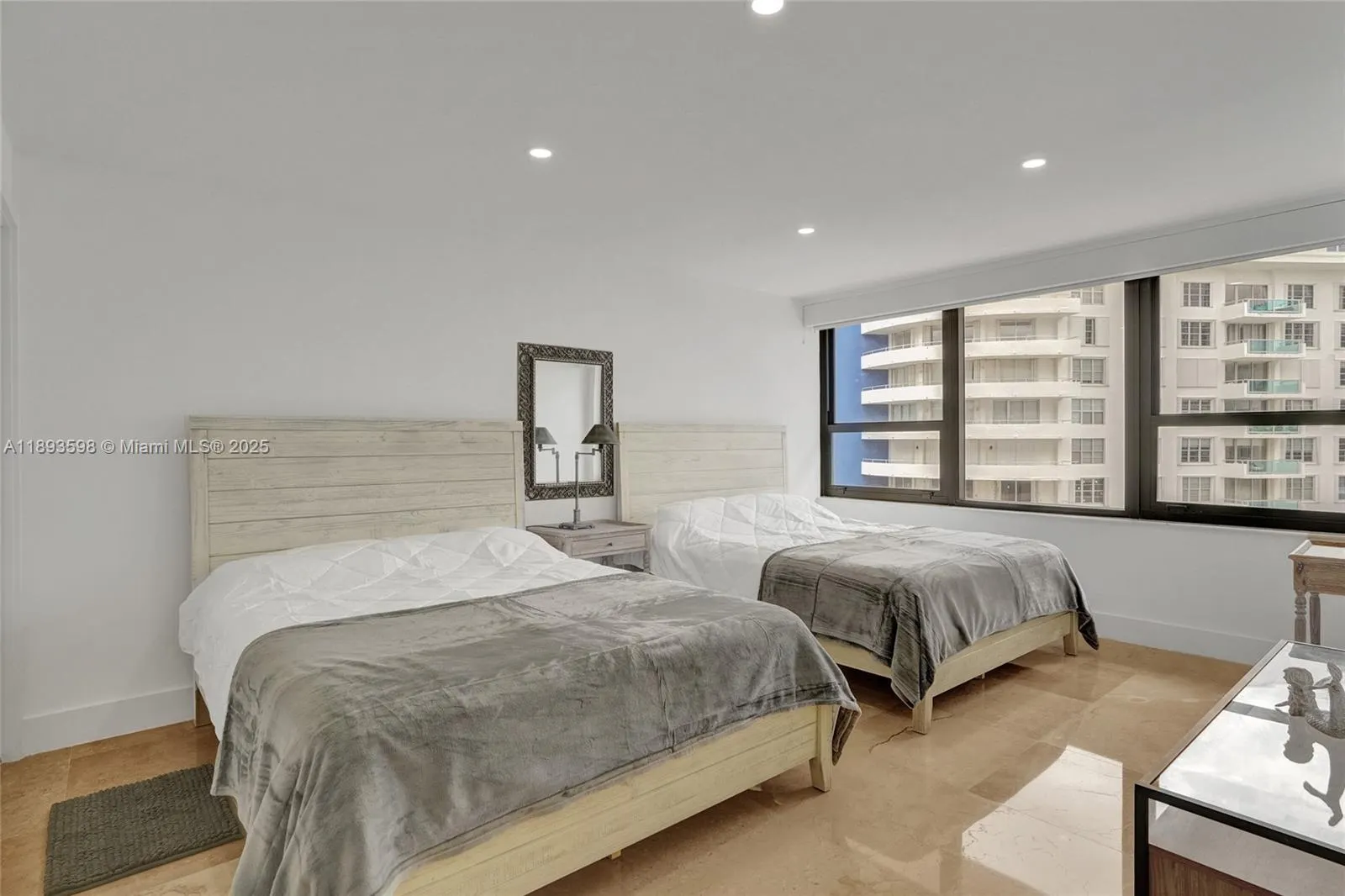 5225 Collins Ave, #1411