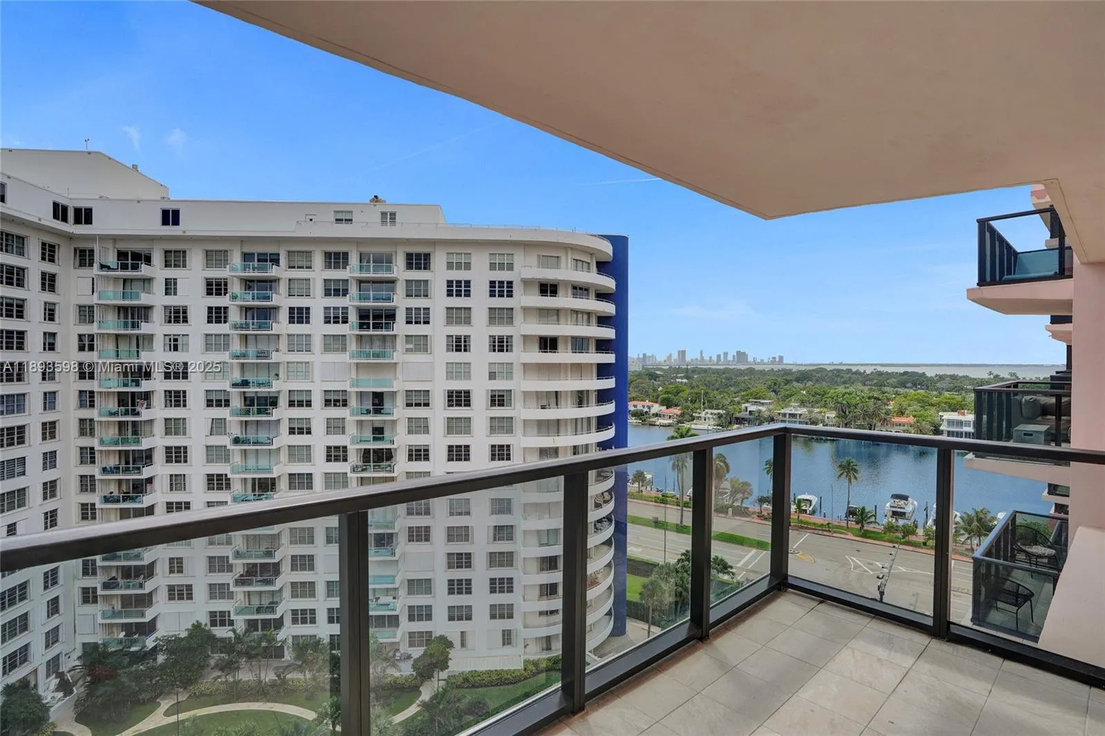 5225 Collins Ave, #1411