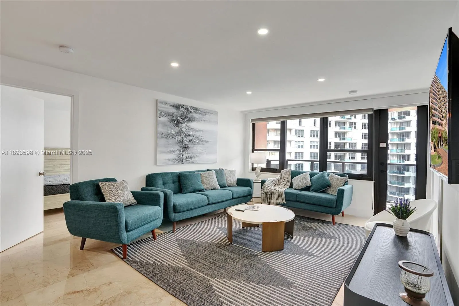 5225 Collins Ave, #1411