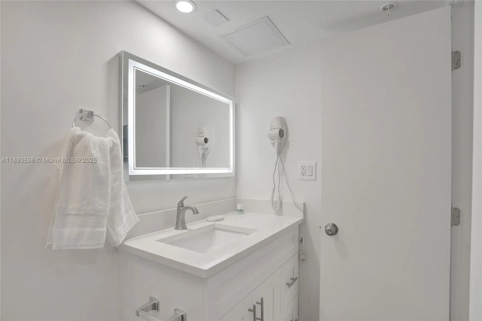 5225 Collins Ave, #1411