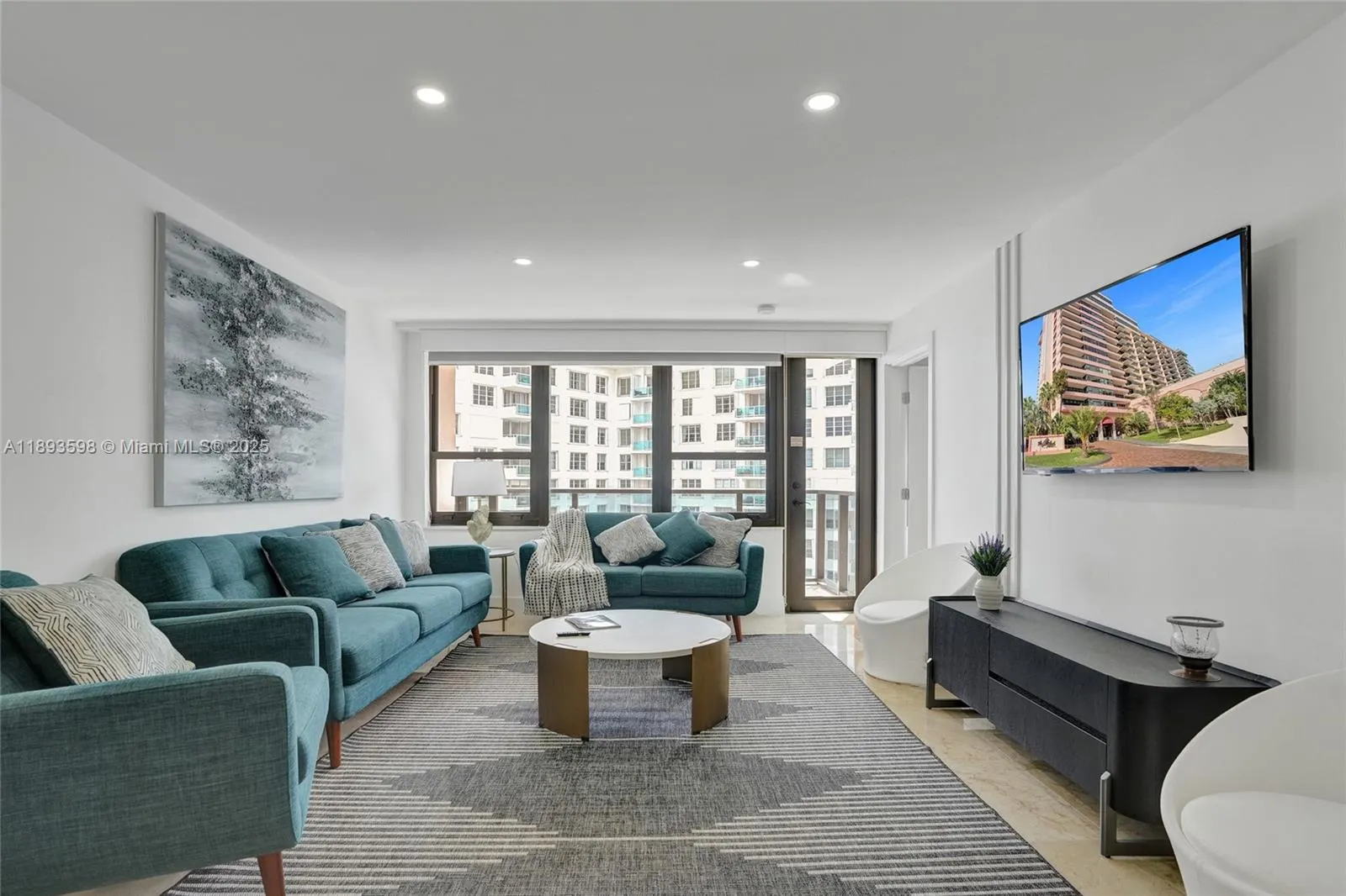 5225 Collins Ave, #1411