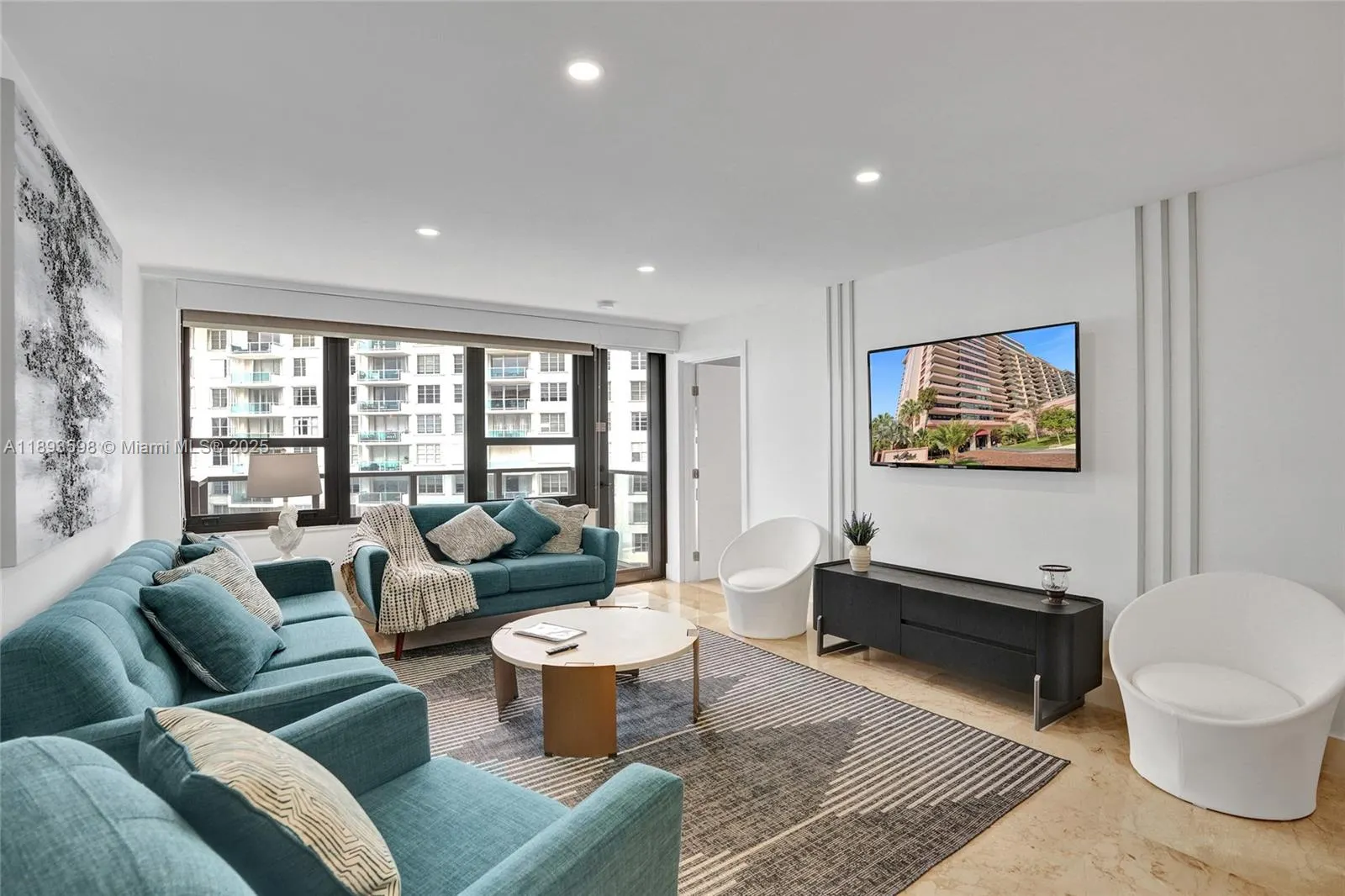 5225 Collins Ave, #1411