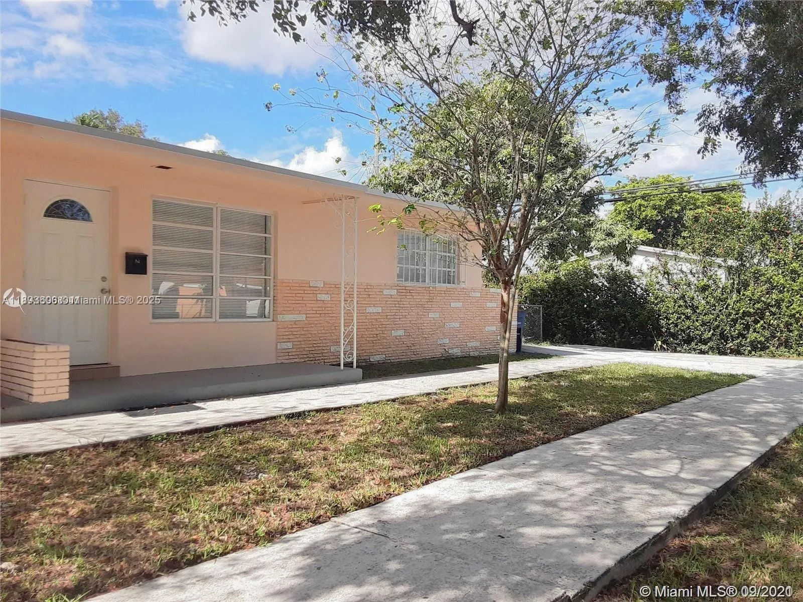 412 SW 10 St