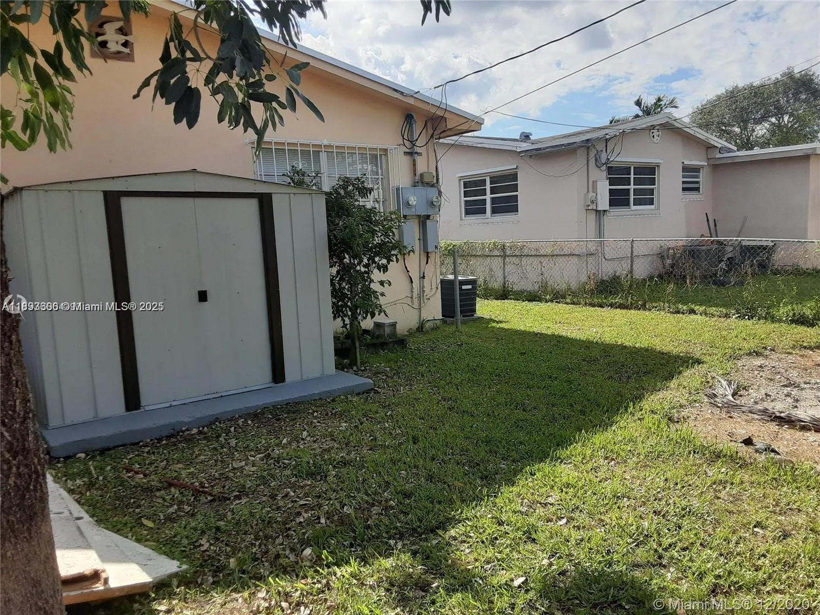 412 SW 10 St