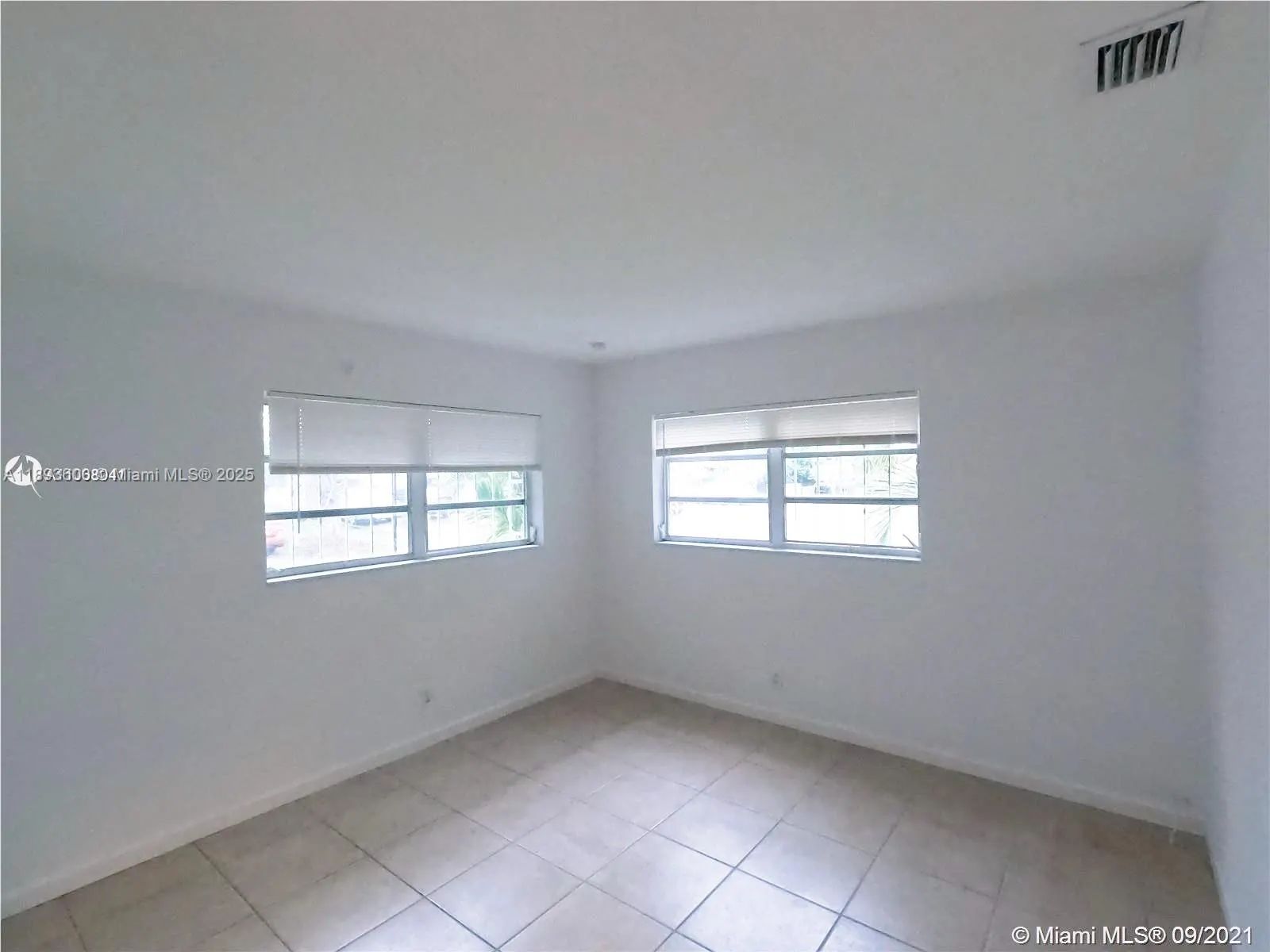 412 SW 10 St