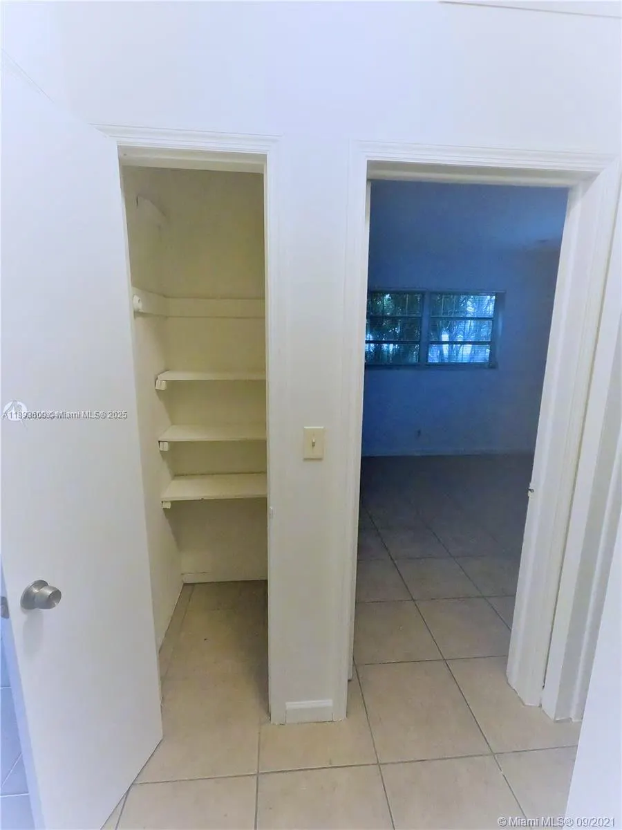412 SW 10 St
