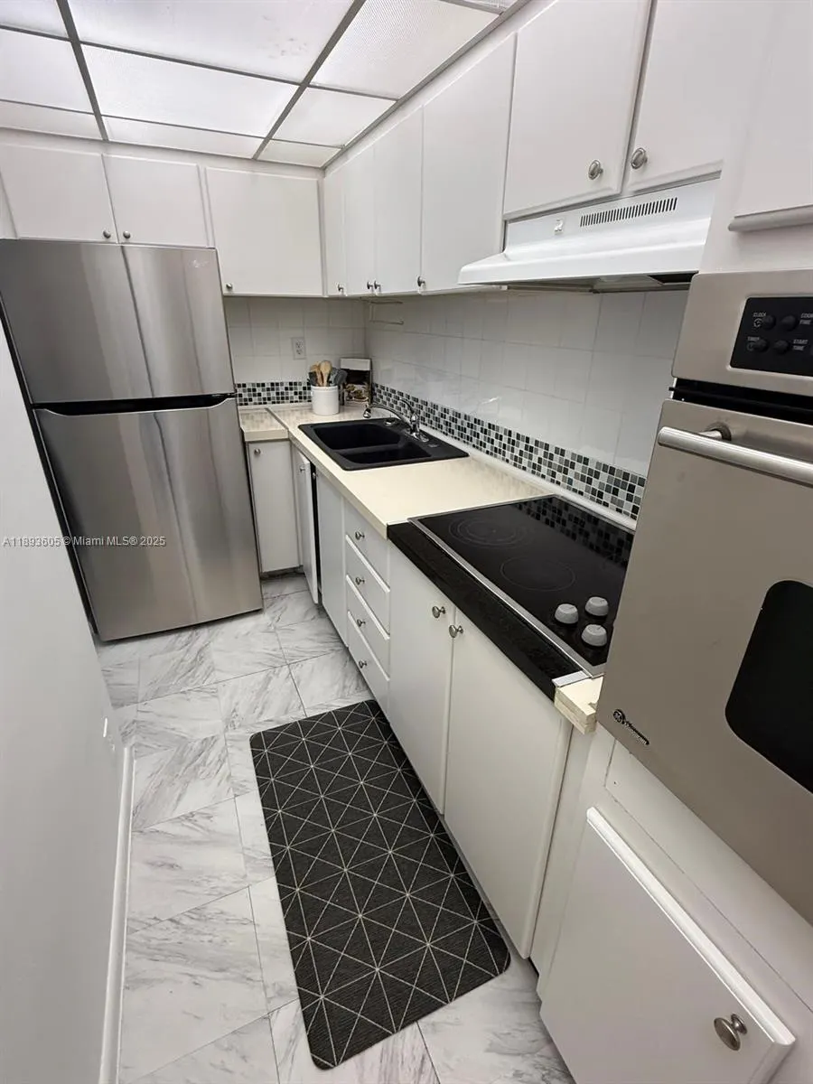 1000 West Ave, #306