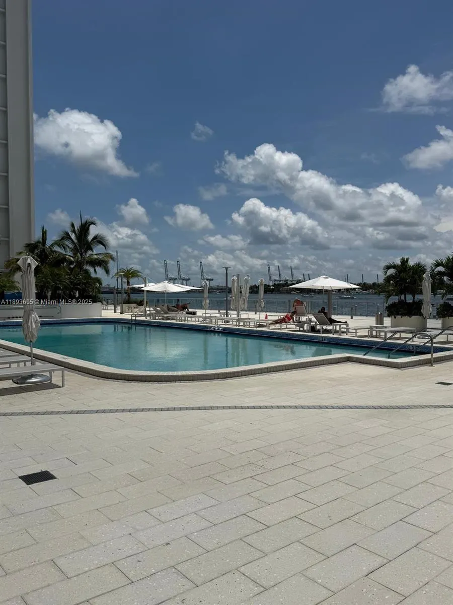 1000 West Ave, #306