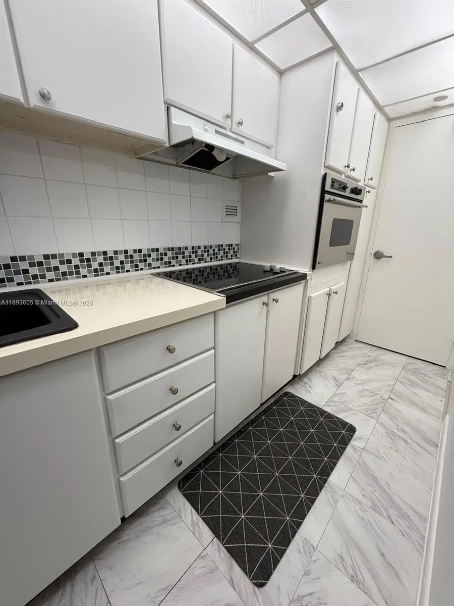 1000 West Ave, #306