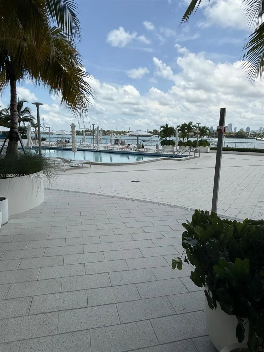 1000 West Ave, #306