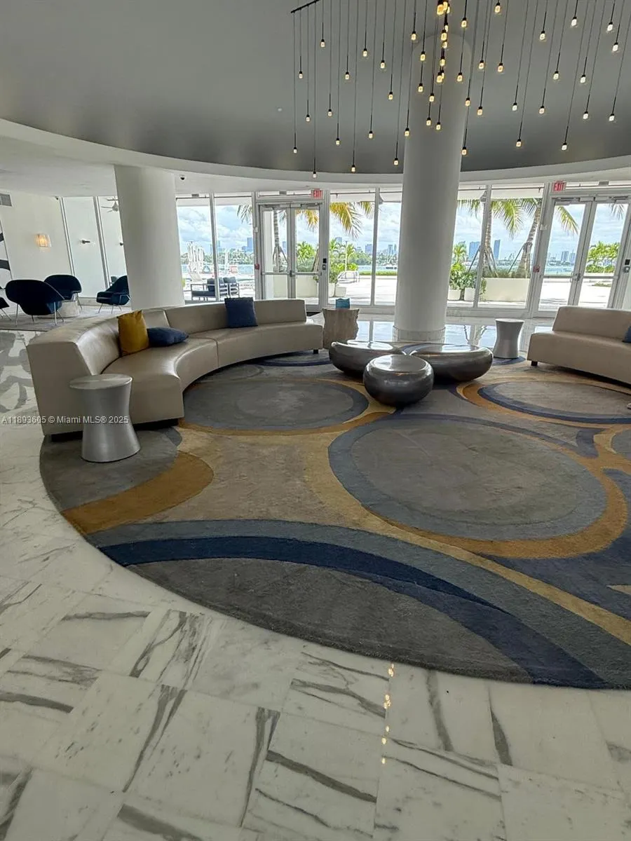 1000 West Ave, #306