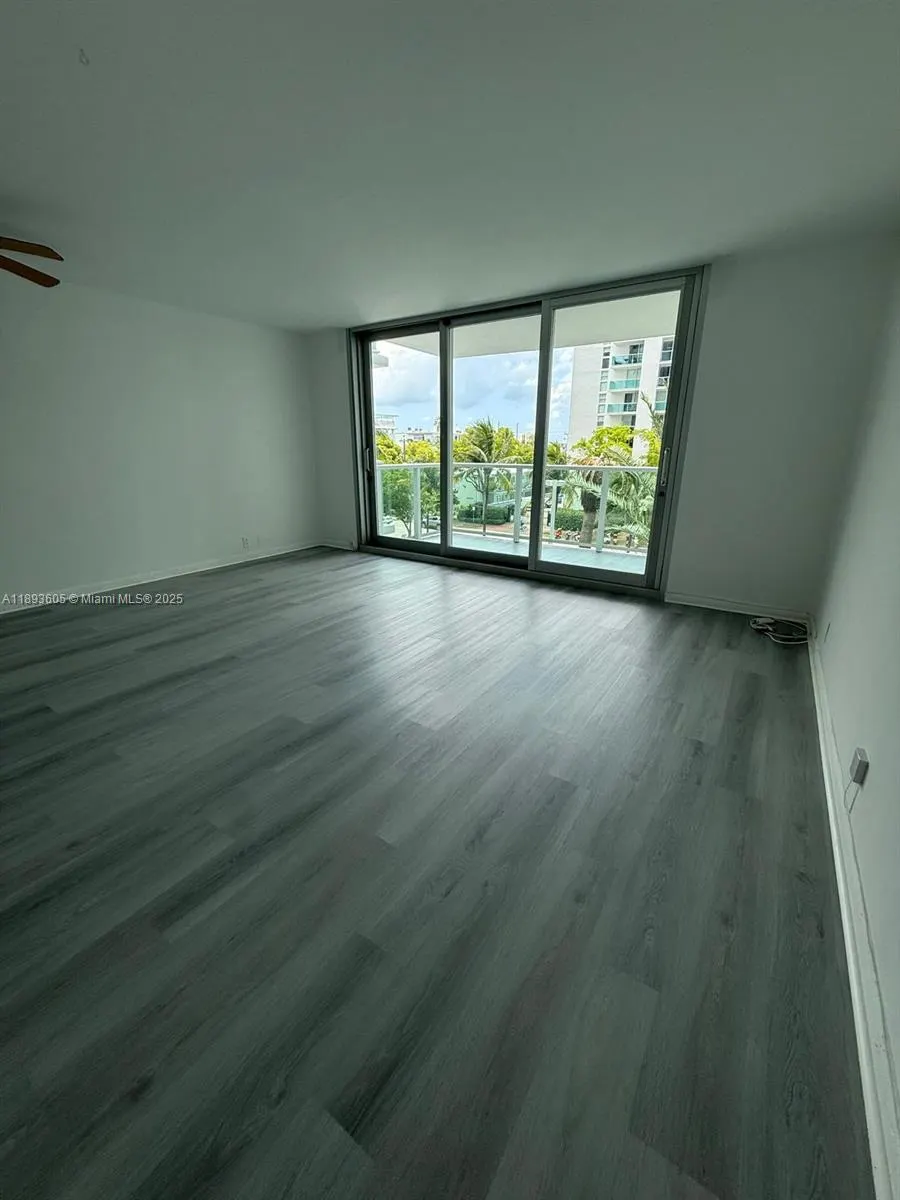 1000 West Ave, #306
