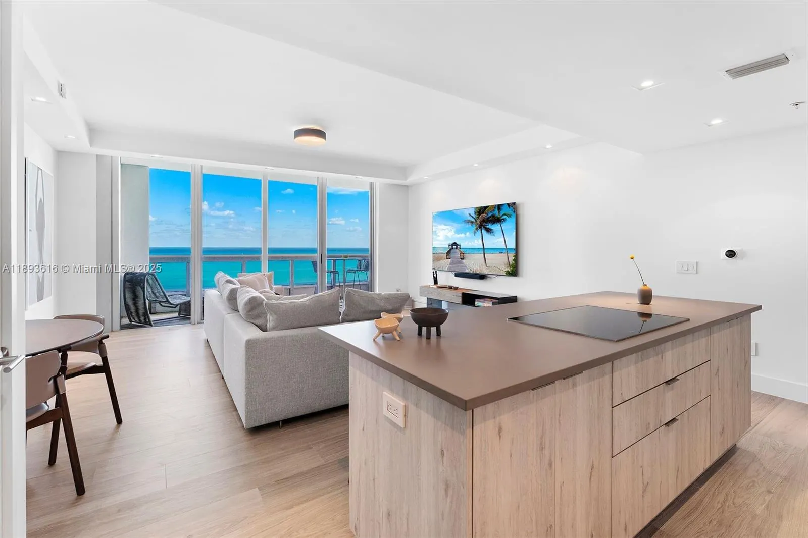 6899 Collins Ave, #2601