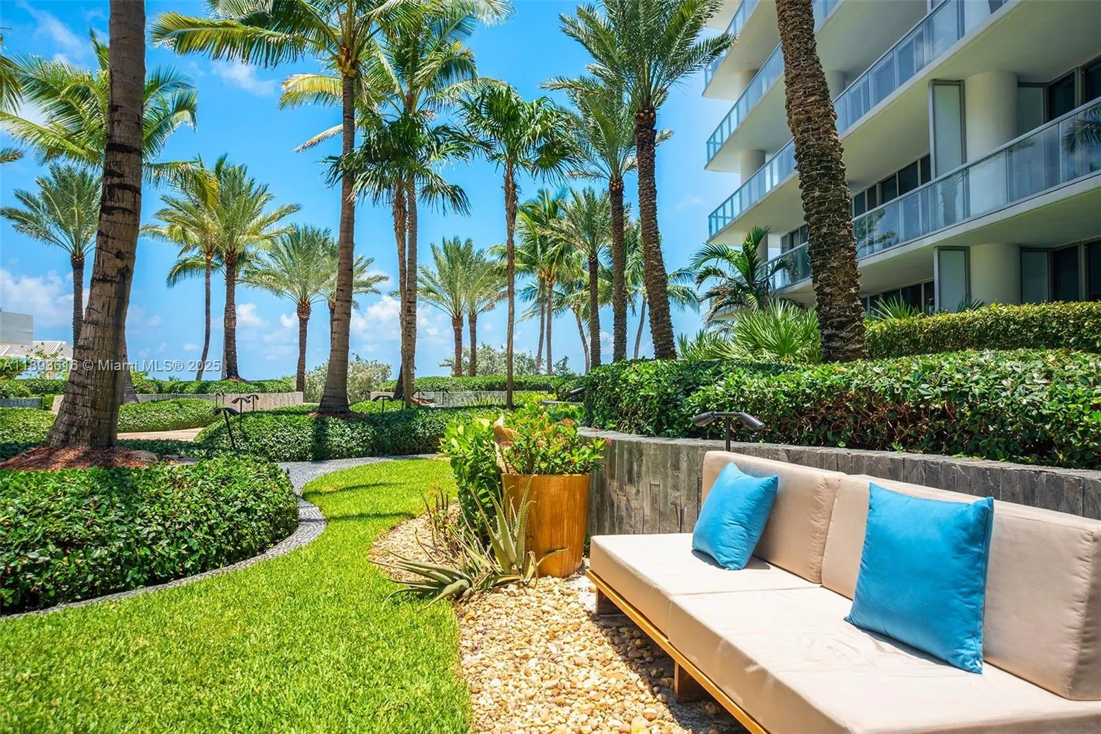 6899 Collins Ave, #2601