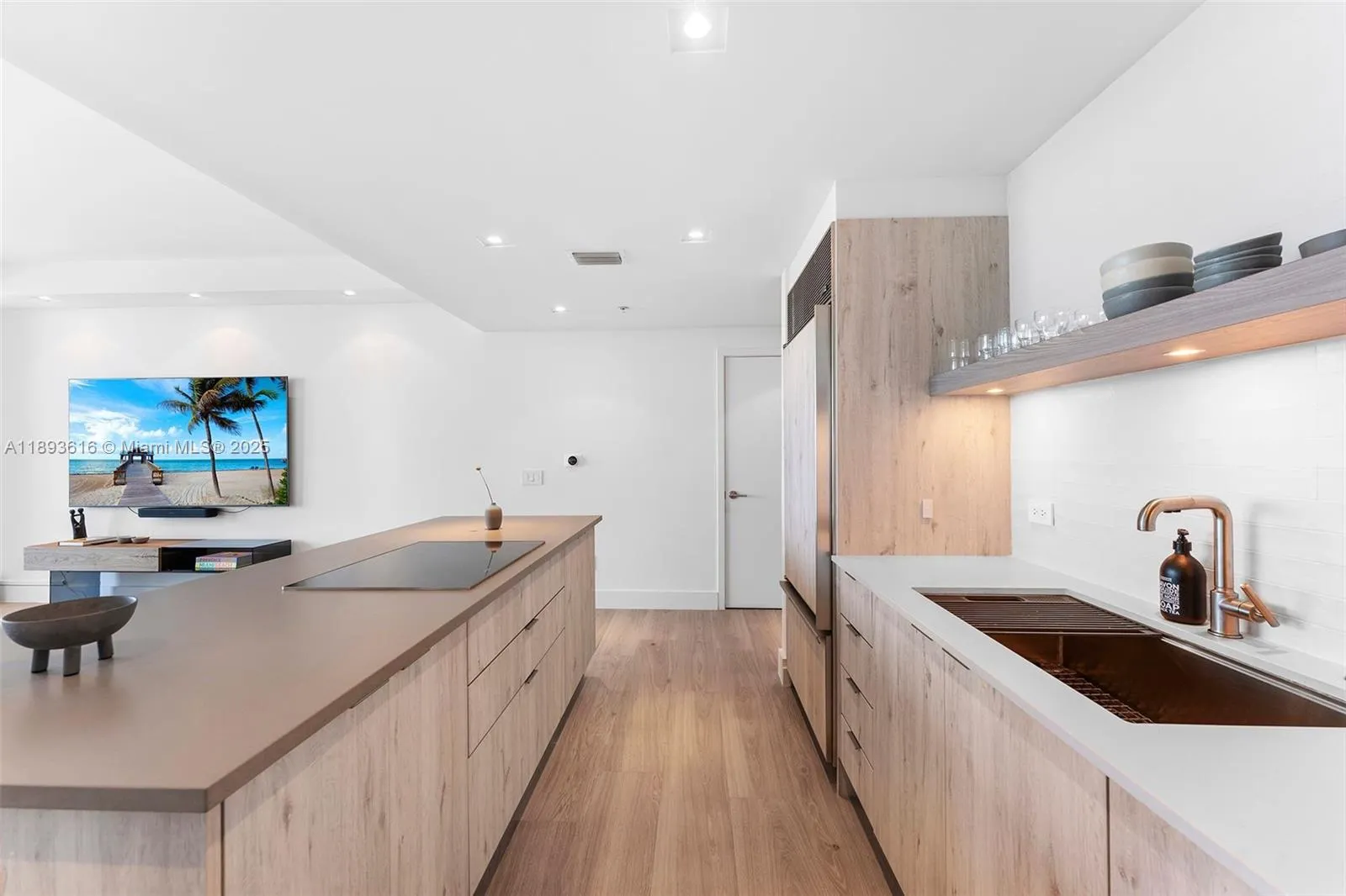6899 Collins Ave, #2601