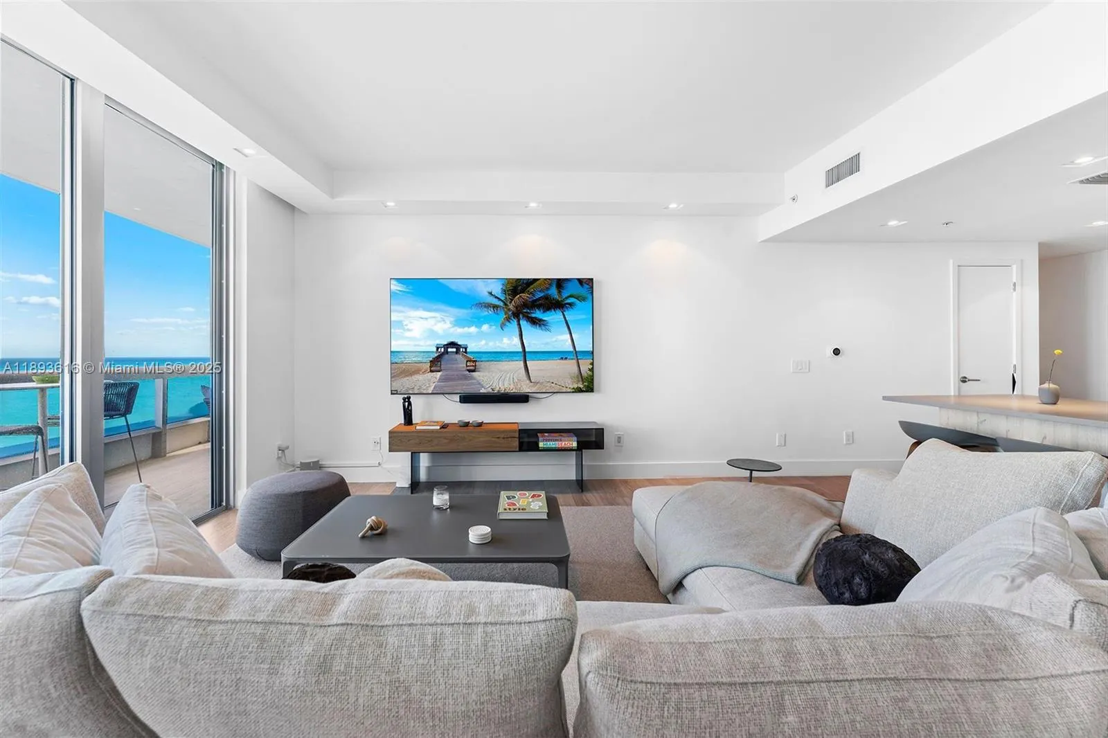 6899 Collins Ave, #2601