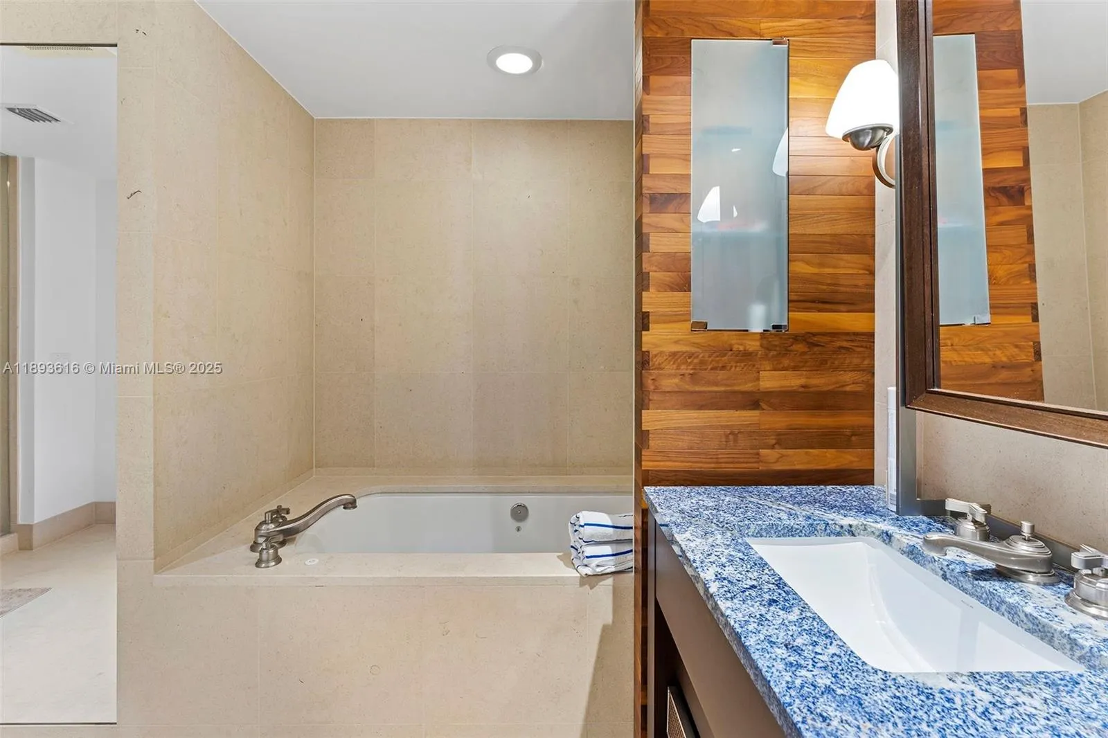6899 Collins Ave, #2601
