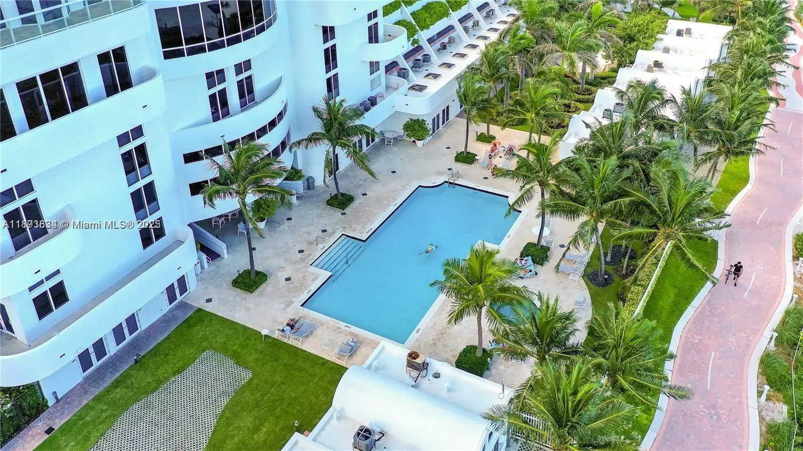 6365 Collins Ave, #3802
