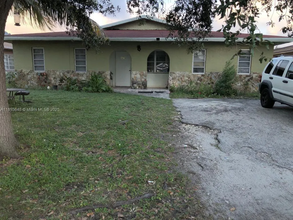 4610 SW 43rd Ter