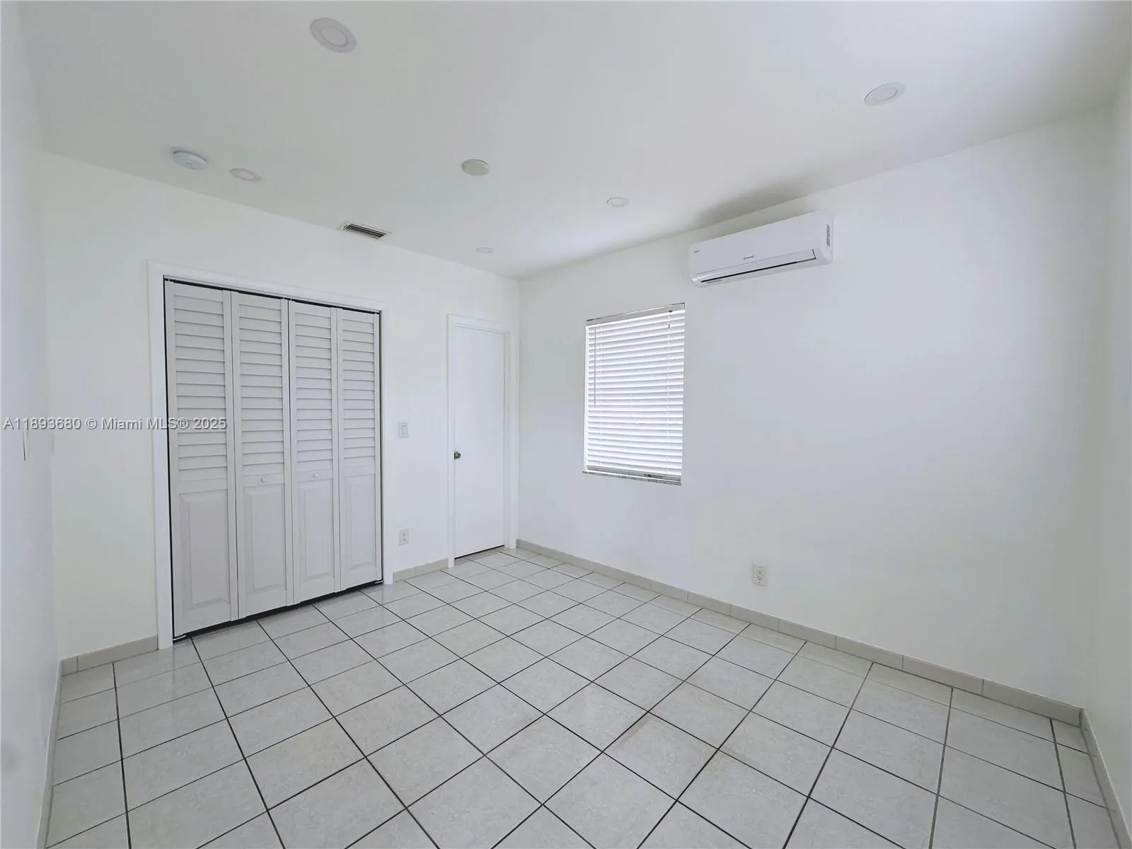 590 SW 36th Ave
