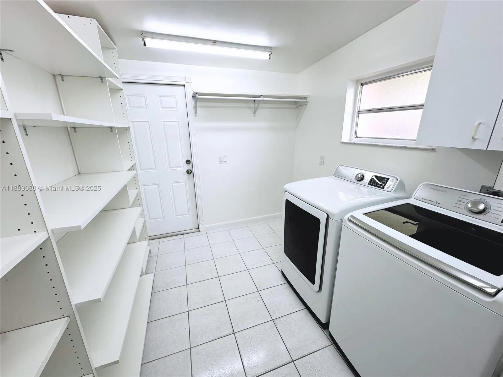 590 SW 36th Ave