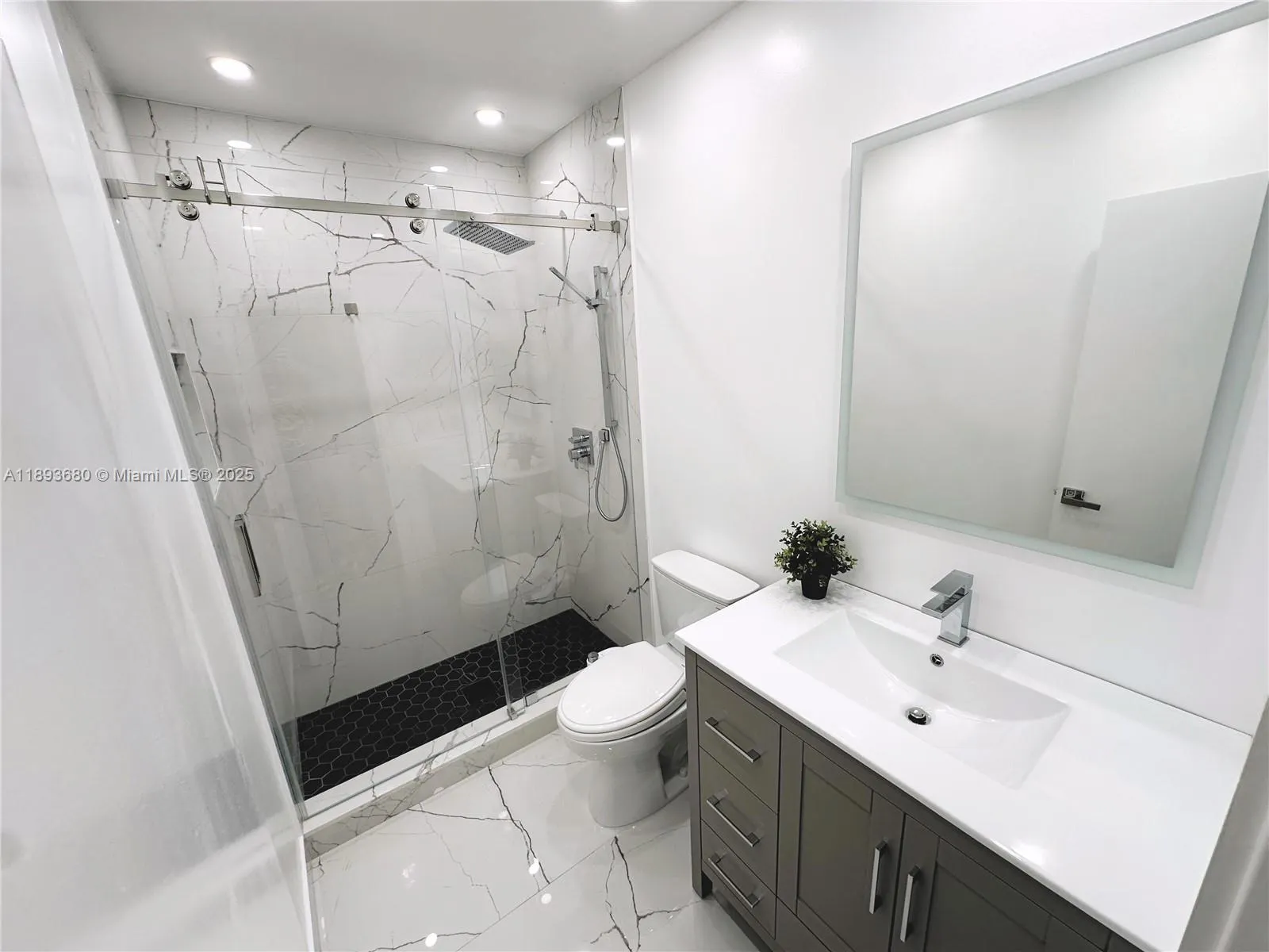 590 SW 36th Ave