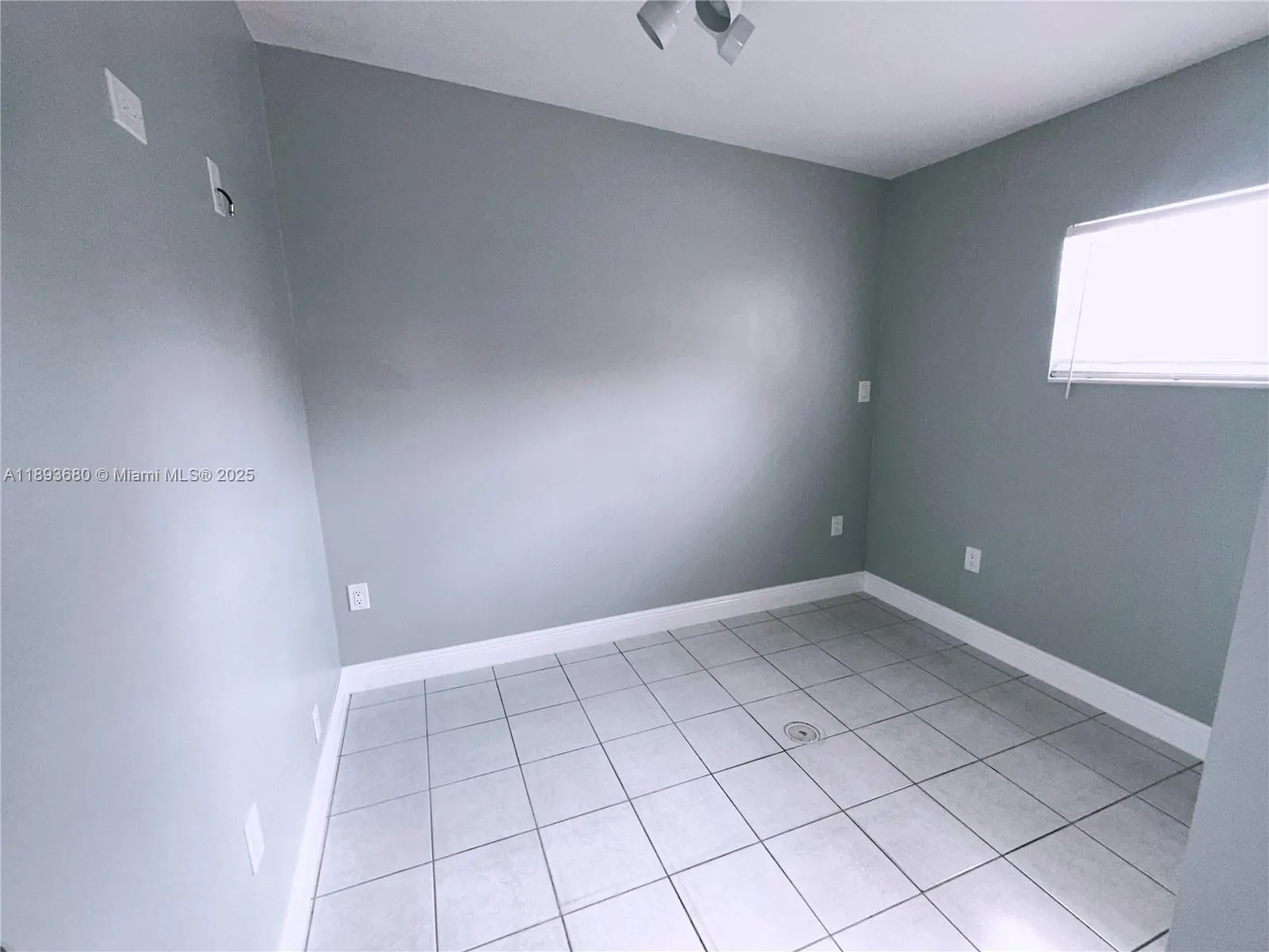 590 SW 36th Ave