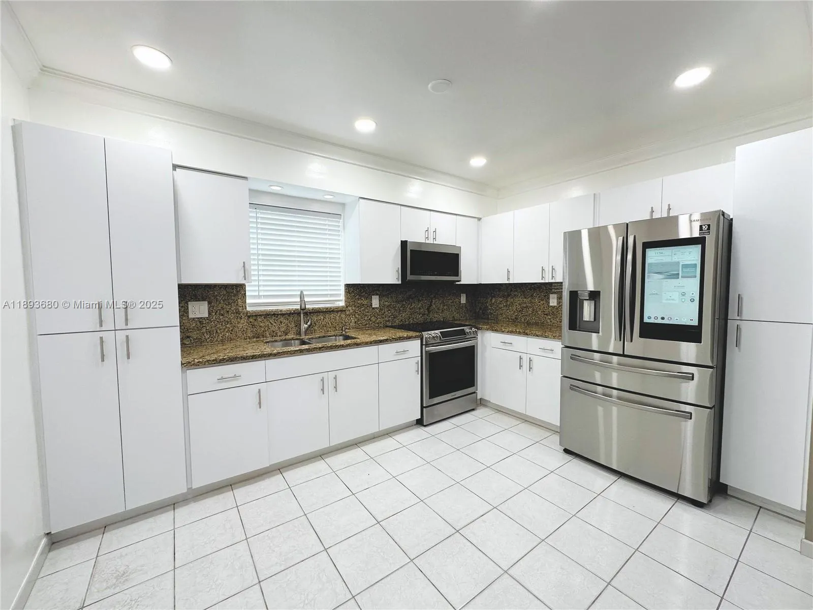 590 SW 36th Ave
