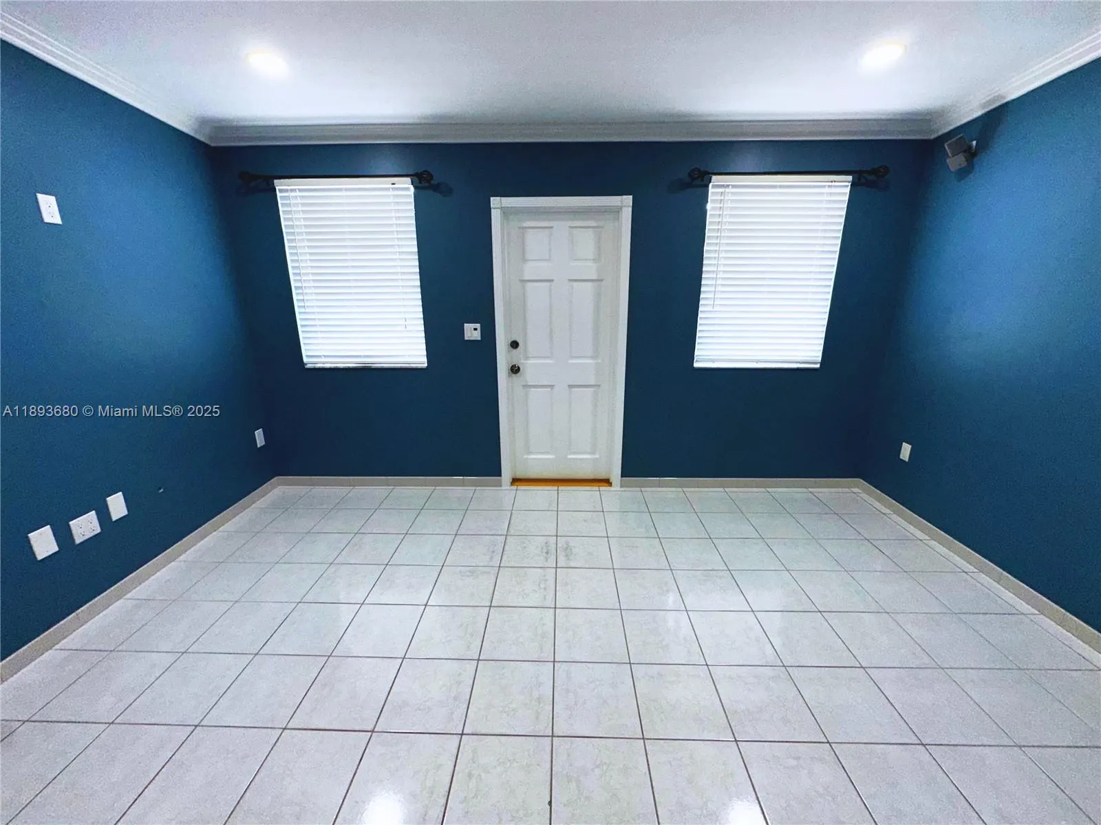 590 SW 36th Ave