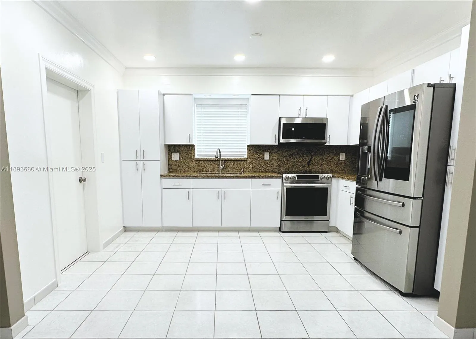 590 SW 36th Ave
