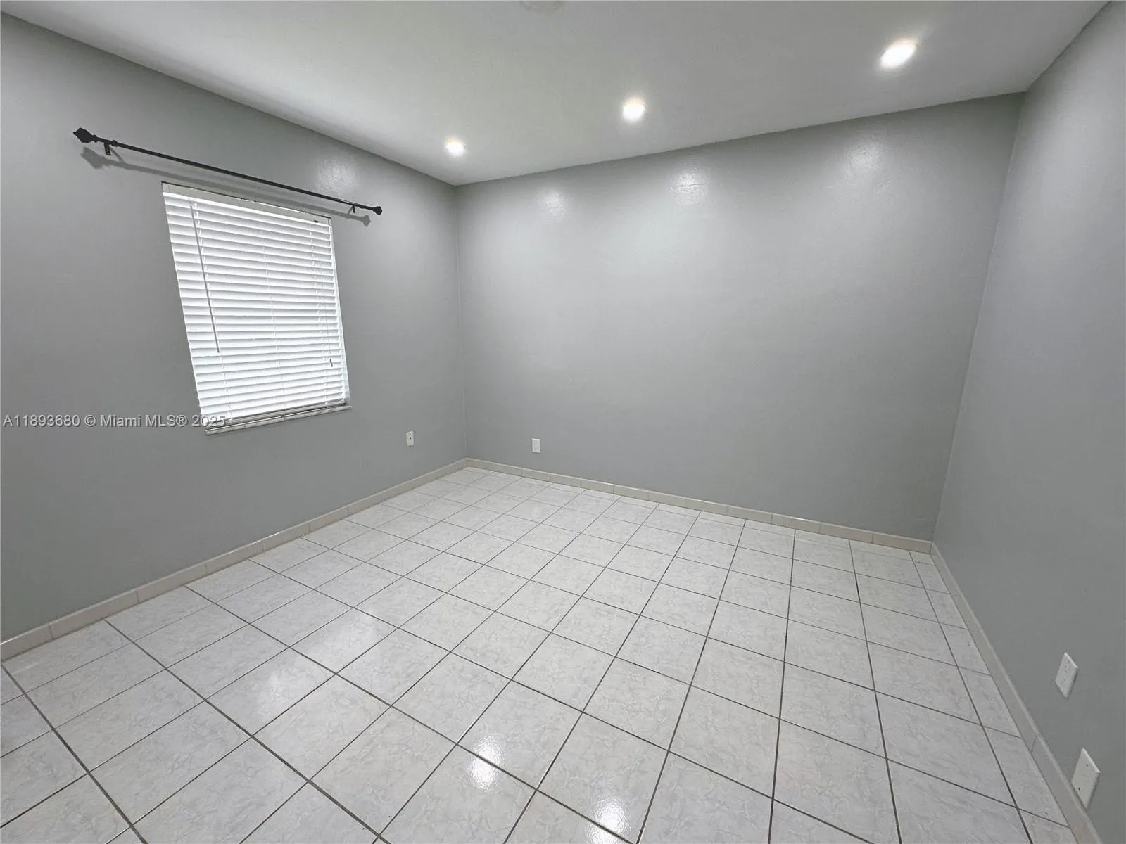 590 SW 36th Ave