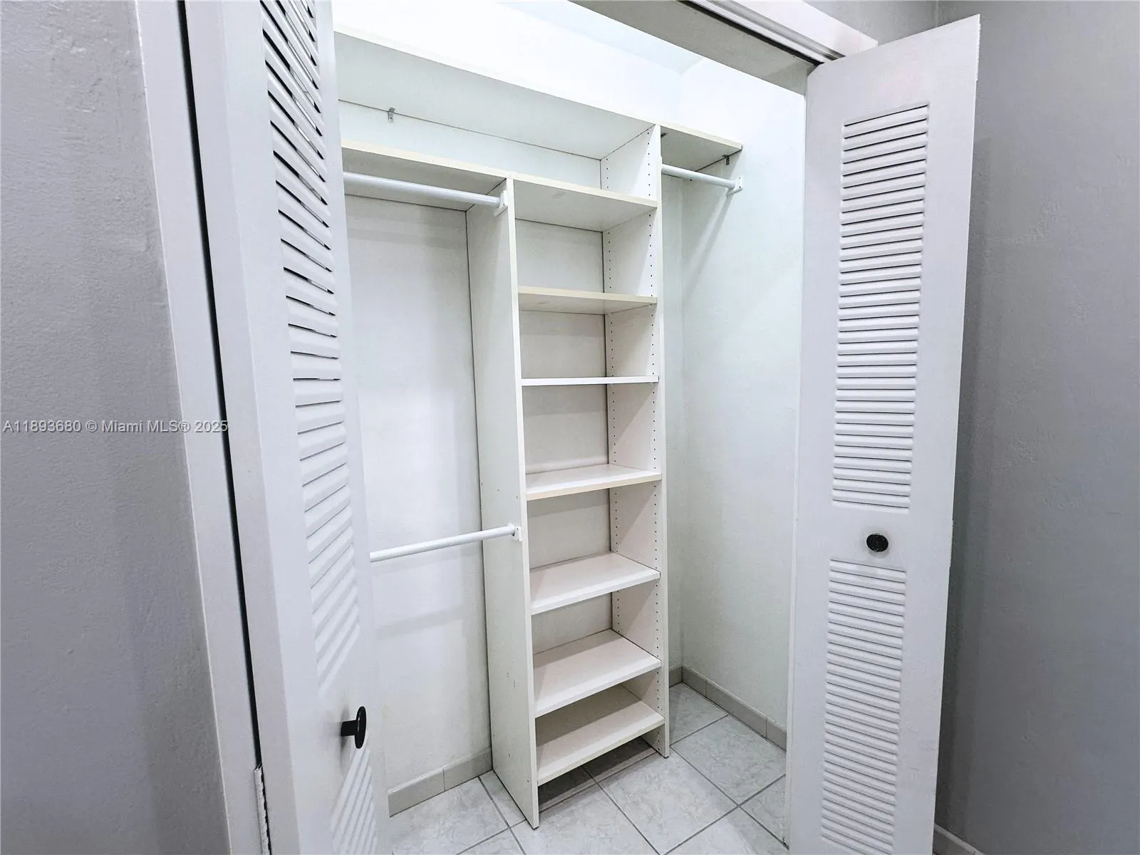 590 SW 36th Ave