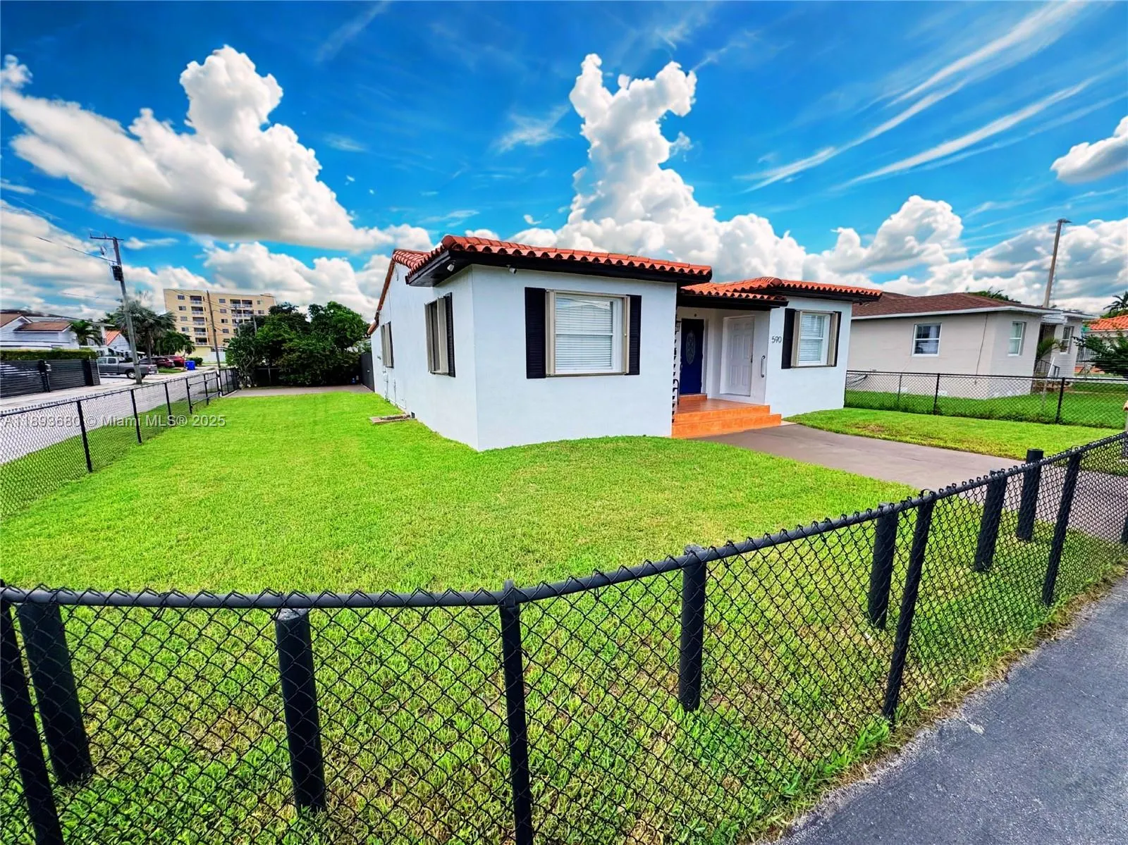 590 SW 36th Ave