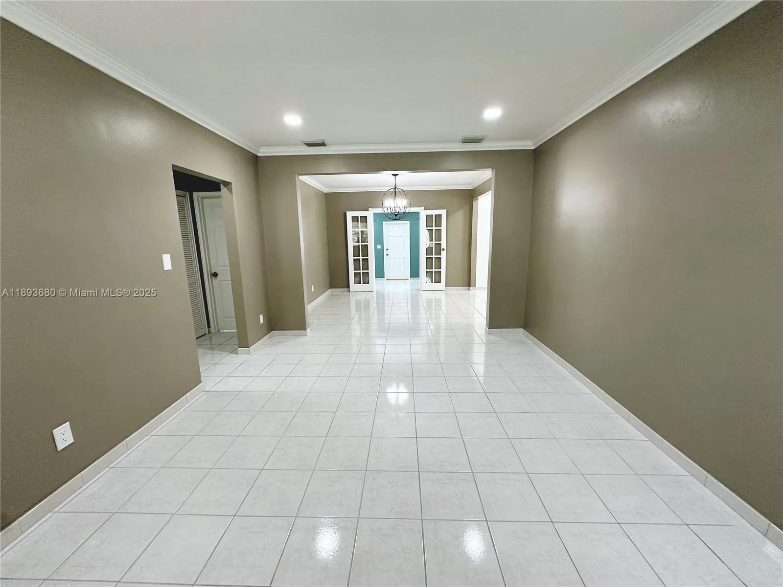 590 SW 36th Ave