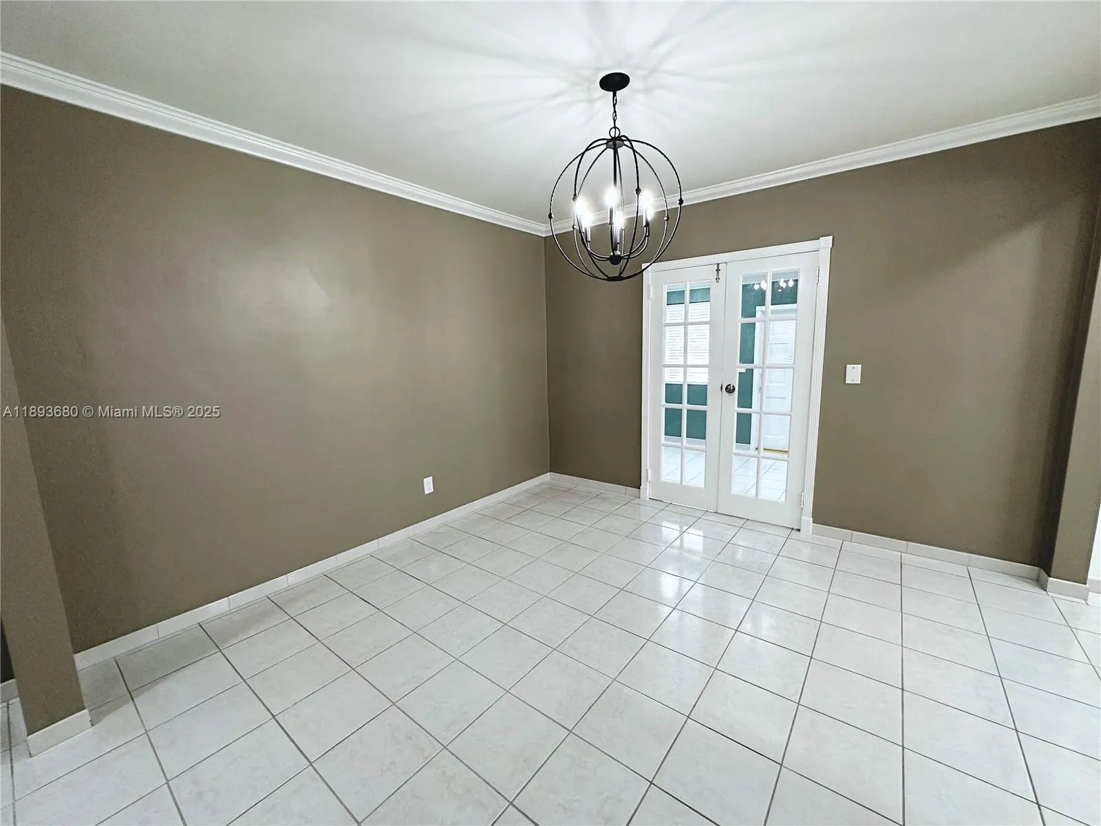 590 SW 36th Ave