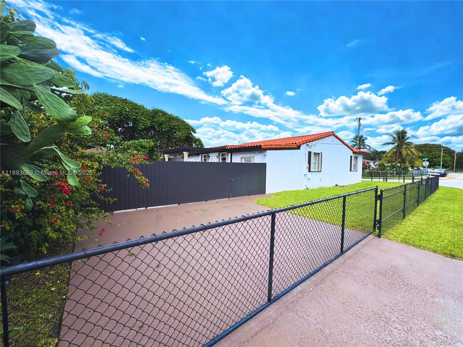 590 SW 36th Ave