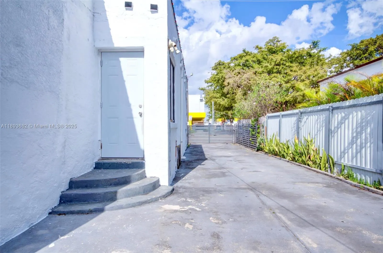 2126 NW 3rd St