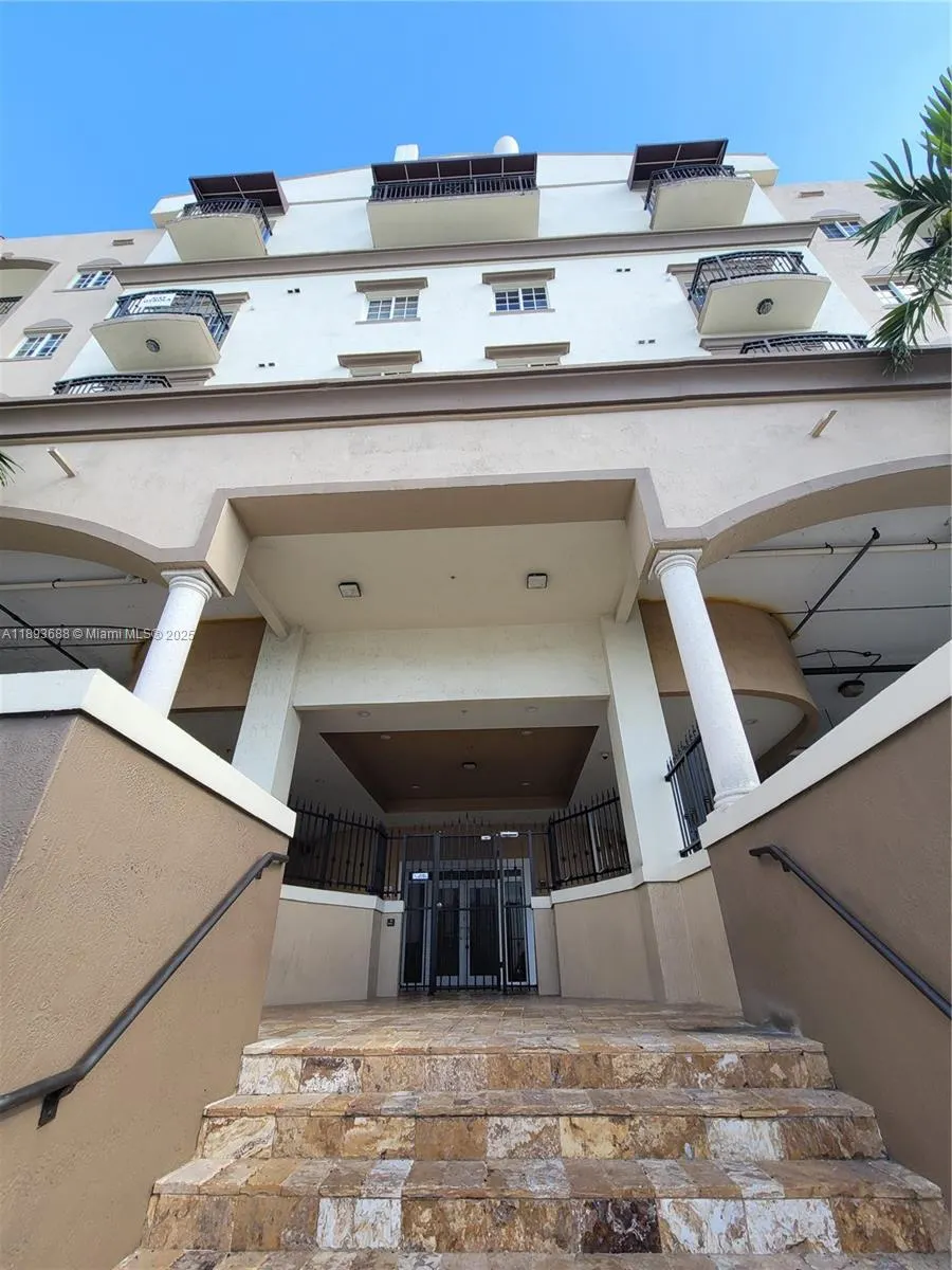 5271 SW 8th St, #411