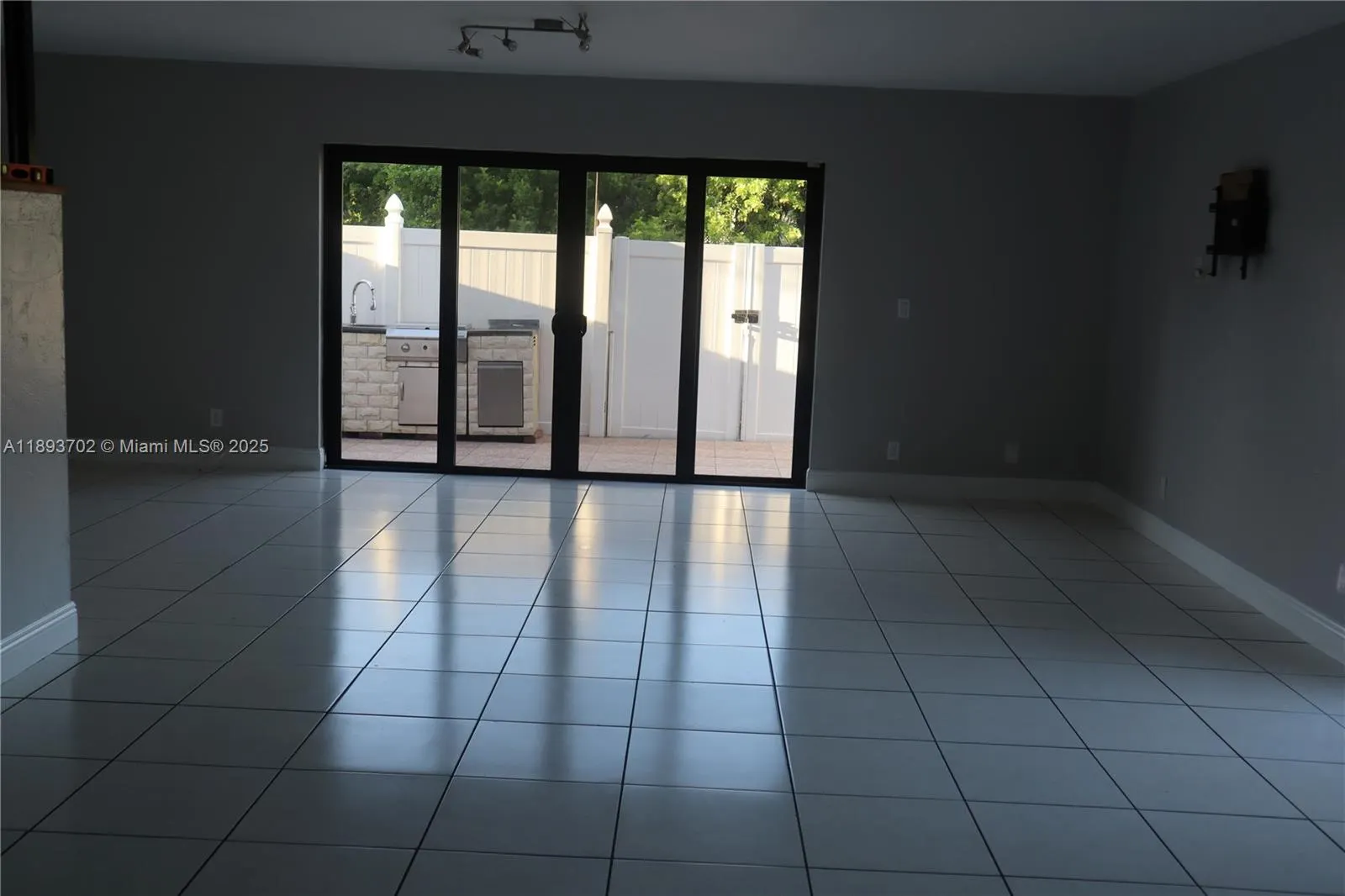 7901 NW 33rd St, #10
